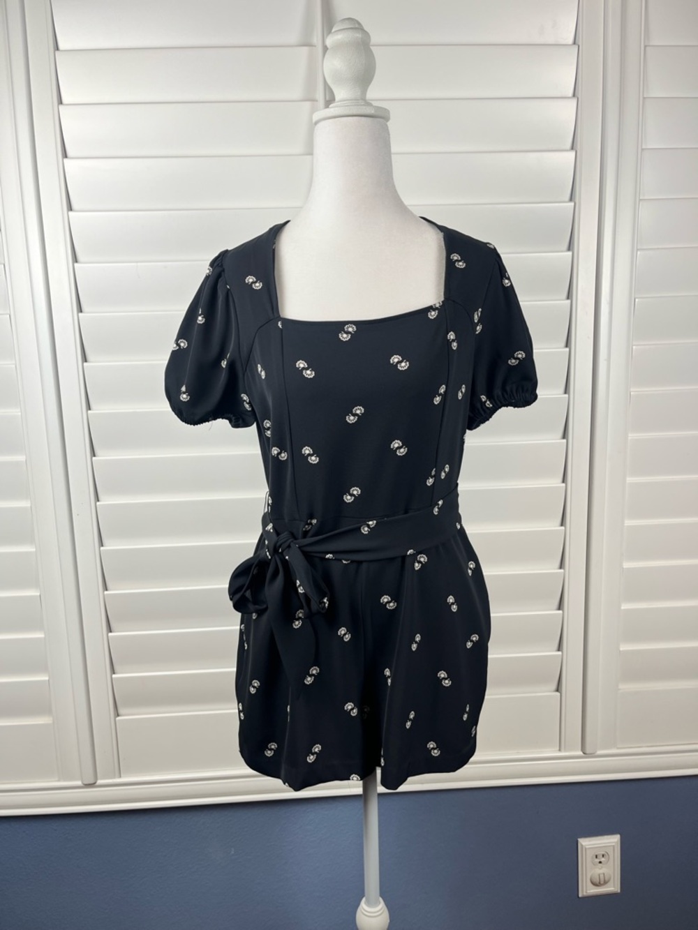 Ann Taylor Navy Puff Sleeve Romper with Tie Waist Size 4P Minimalist Soft Grunge
